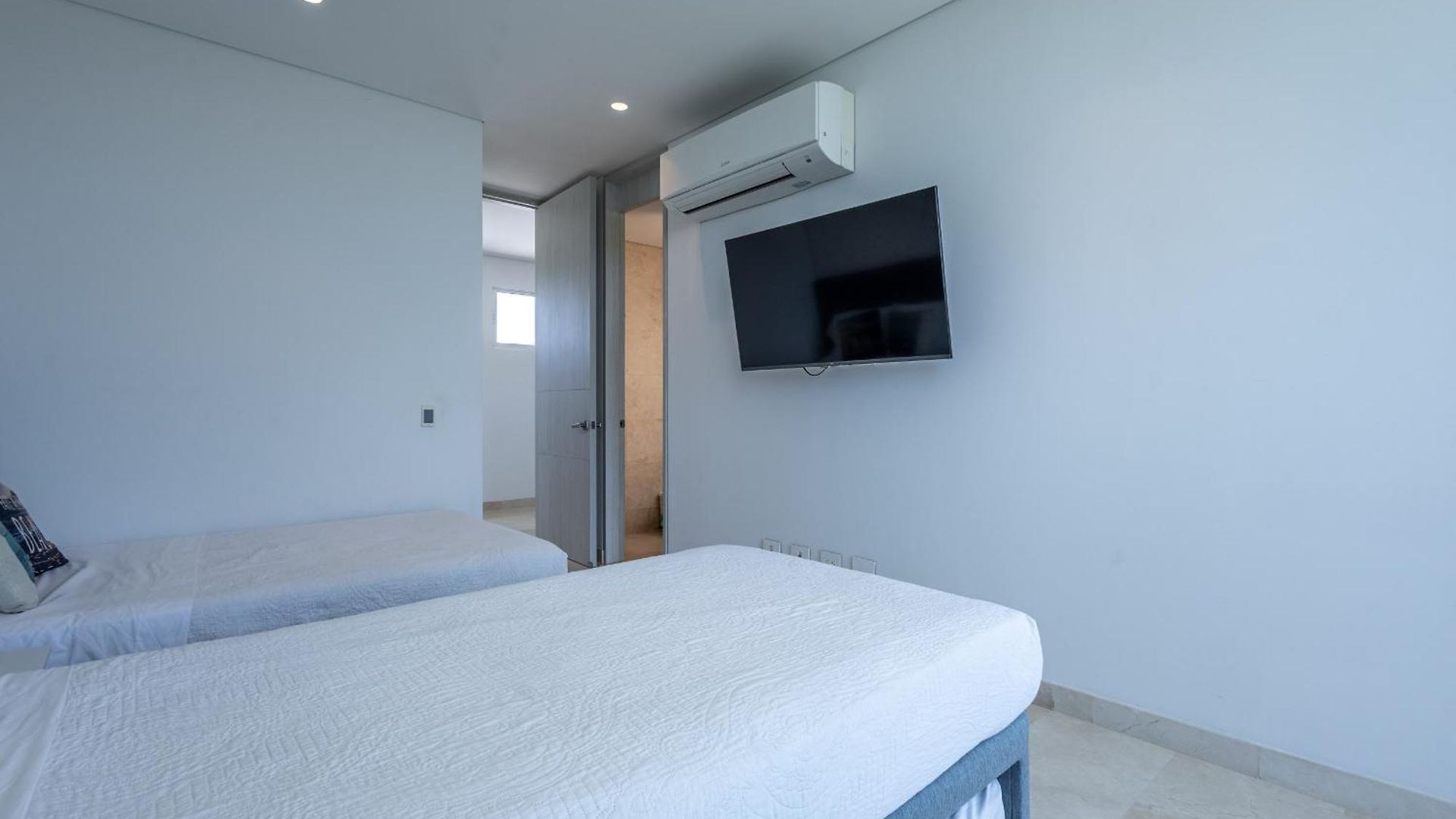 Brand New 4br At Calablanca