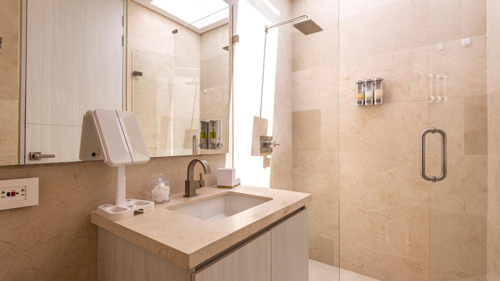 Villa Brand New 4br At Calablanca