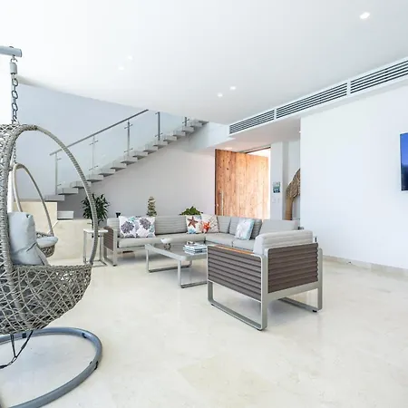 Villa Brand New 4br At Calablanca *