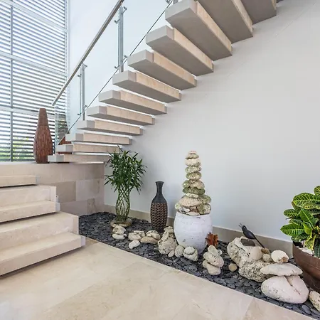 Villa Brand New 4br At Calablanca *